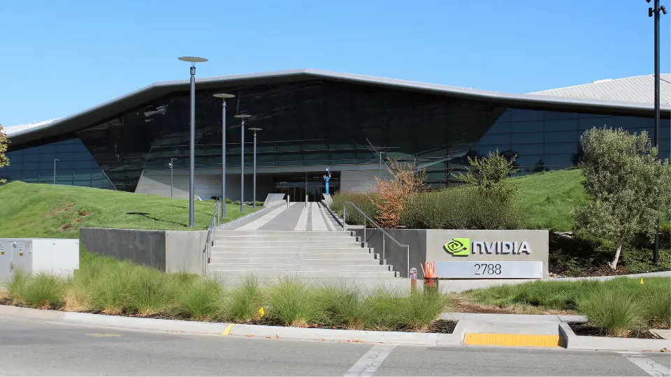 Nvidia Hits $4 Trillion Milestone, Fueling Nasdaq Surge Amid Fed Caution and Tariff Tensions