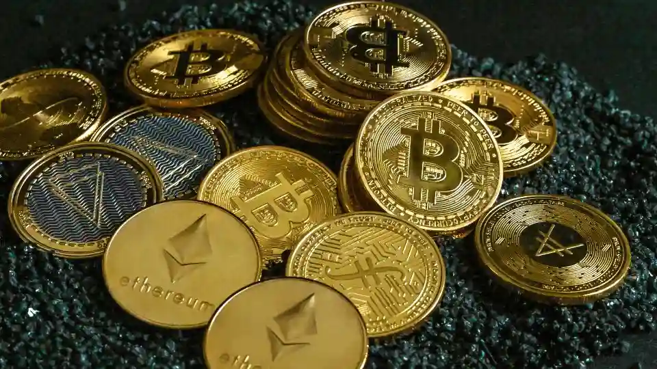 US Crypto Policy in Flux: New Regulations Aim at DeFi and Institutional Adoption