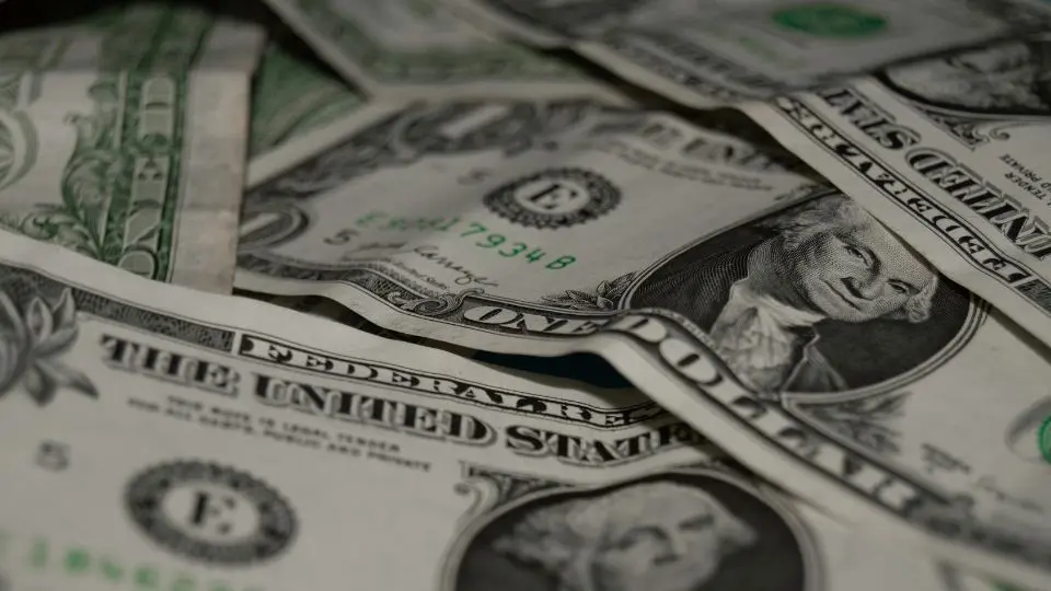 U.S. Dollar Suffers Sharpest Slide Since 1973 Amid Trump-Fed Rift and Market Uncertainty