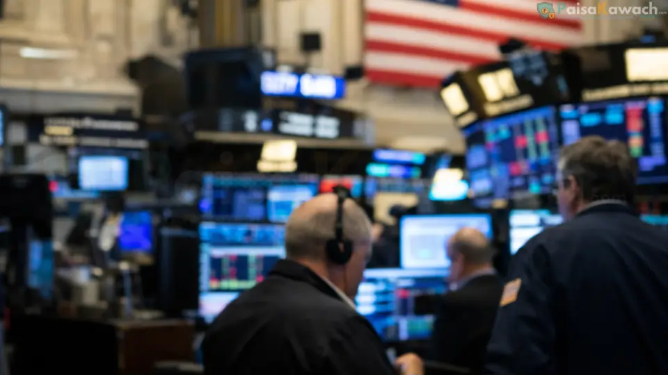 US Markets Slip as Trump–Fed Tensions Shake Investor Confidence and Weigh on Dollar